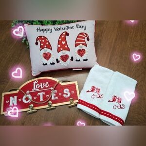 ♥️ CUTE VALENTINE BUNDLE: THROW Pillow, 2 FINGERTIP Towels & A WALL Hanging